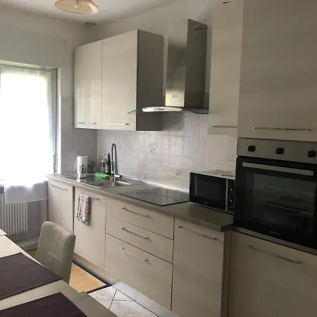 Δωμάτια σε οικογενειακή κατοικία Casa Di Max - Private In With Shared Bathroom Free Parking
