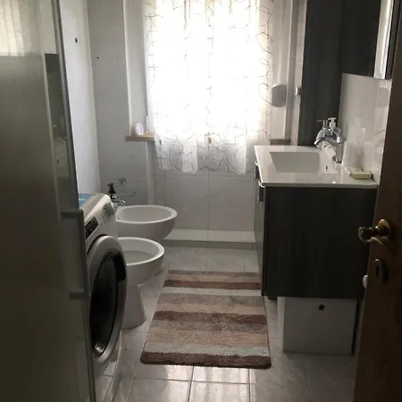 Casa Di Max - Private In With Shared Bathroom Free Parking 홈스테이 *