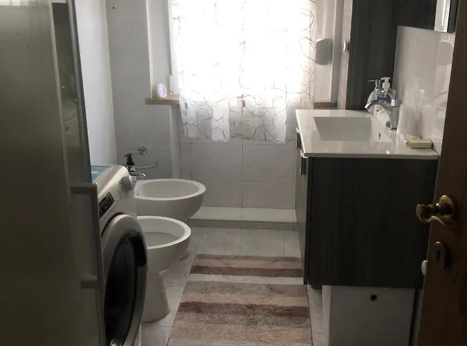 Casa Di Max - Private In With Shared Bathroom Free Parking Homestay *