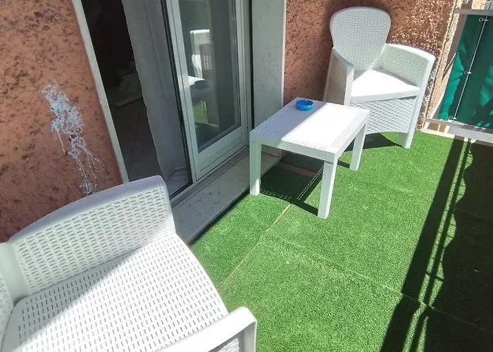 Casa Di Max - Private In With Shared Bathroom Free Parking Homestay *